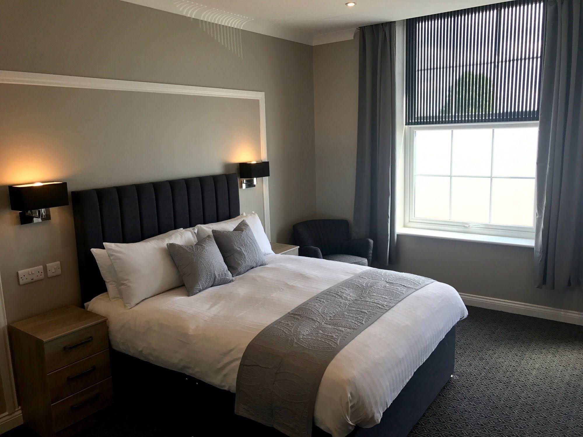 The Raven Hotel Corby Exteriör bild