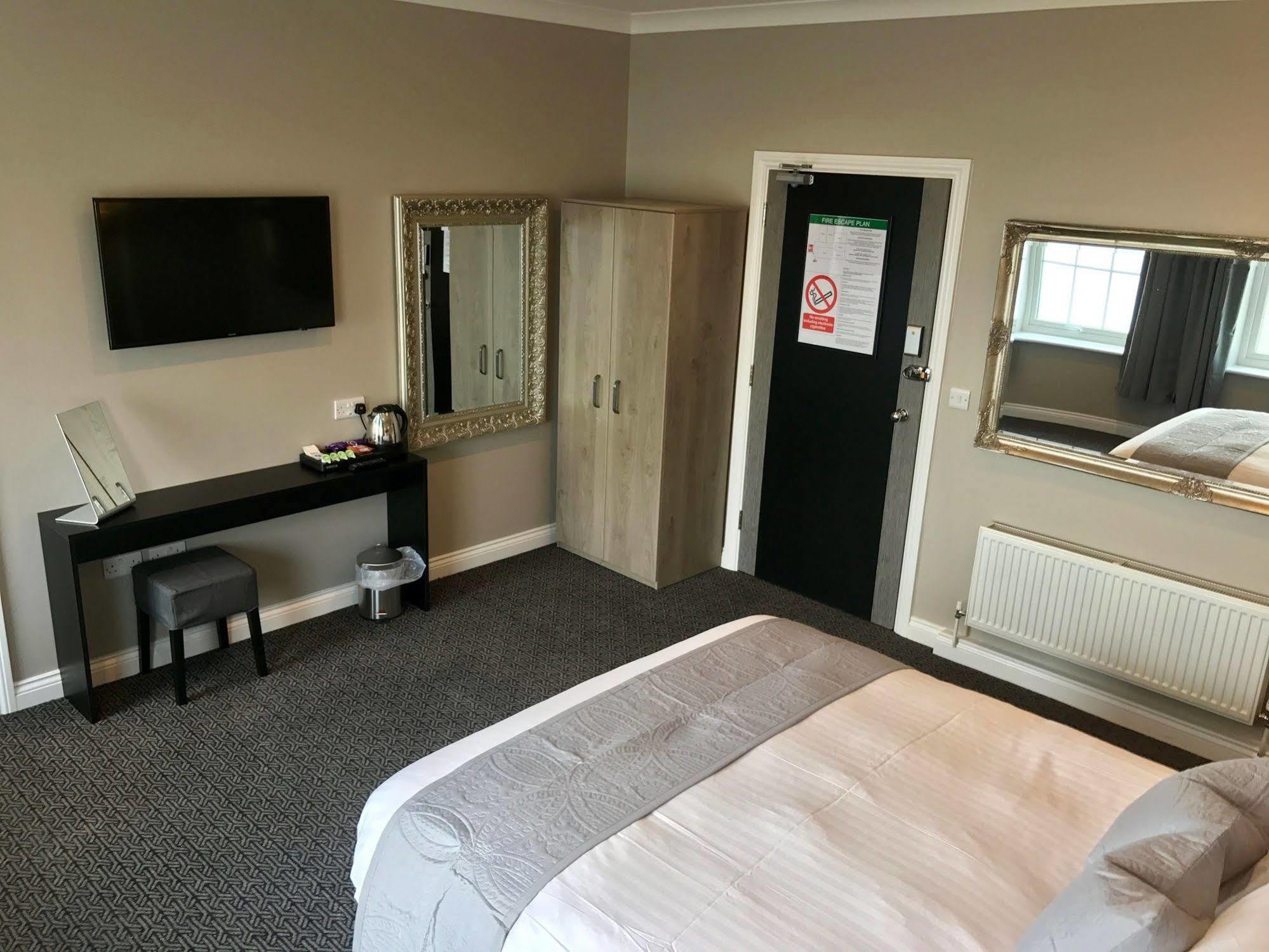 The Raven Hotel Corby Exteriör bild