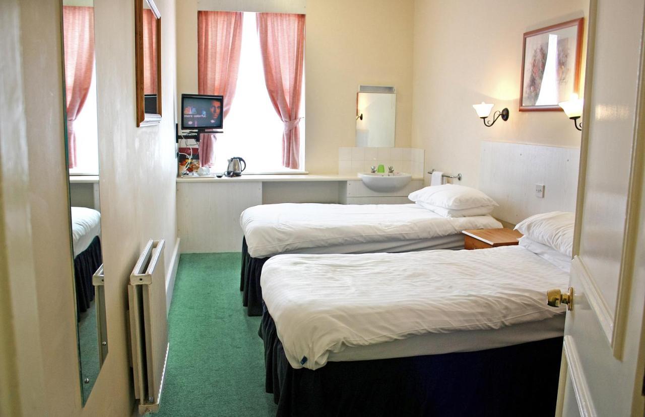 The Raven Hotel Corby Rum bild