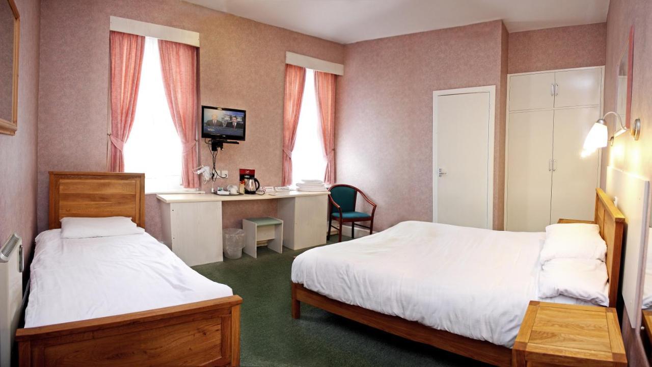 The Raven Hotel Corby Rum bild